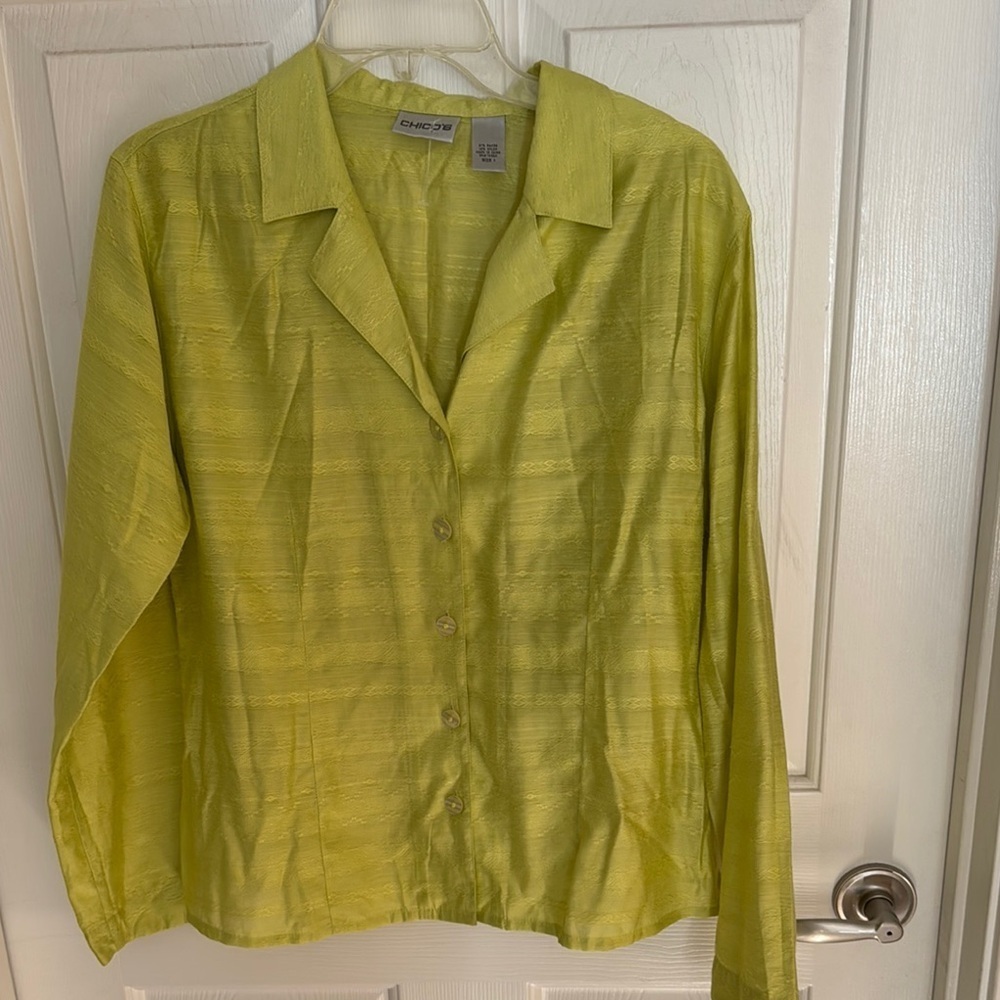 NWOT Chicos SZ 1 Lime Green Button-Up Shirt/light over jacket